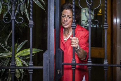 Rita Barberá a la salida de su domicilio en Valencia, este miércoles.-MIGUEL LORENZO