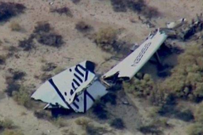 Restos de la aeronave accidentada en el desierto de Mojave, en California (EEUU).-Foto:   TWITTER / BBC