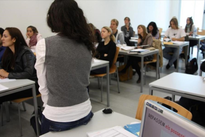 Una clase con alumnos del programa Erasmus.-MARTA RUBIROLA