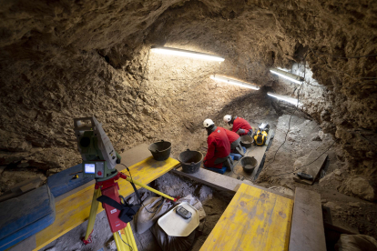 El yacimiento de Mirador, en la parte alta de la sierra de Atapuerca, explora las comunidades de agricultores y ganaderos de hace 7.000 años. SUSANA SANTAMARÍA (FA)