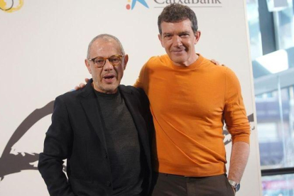 Lluís Pasqual y Antonio Banderas, este miércoles.-JOSE LUIS ROCA