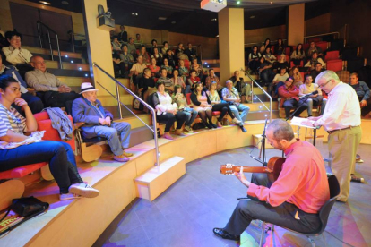 Mariano Mangas y Tino Barriuso, en el Foro Solidario.-Israel L. Murillo