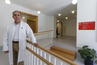 Amador Martínez Tejedor, en el nuevo acceso al Instituto de Medicina Legal. SANTI OTERO