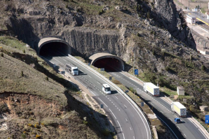 La autopista AP-1 cuenta con tercer carril en los puntos más complicados, como por ejemplo los túneles de Pancorbo.-G. G.