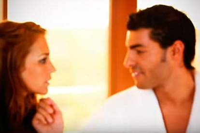 Paula Echevarría y Miguel Torres, en el videoclip de la canción de David Bustamante A contracorriente, en el que se conocieron.-YOUTUBE