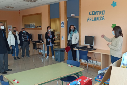 Representantes de Fundación Cajacírculo, Ayuntamiento de Lerma y Cáritas visitan el centro. ECB