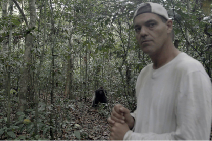 Frank Cuesta ante un gorila, en la nueva temporada de 'Wild Frank'