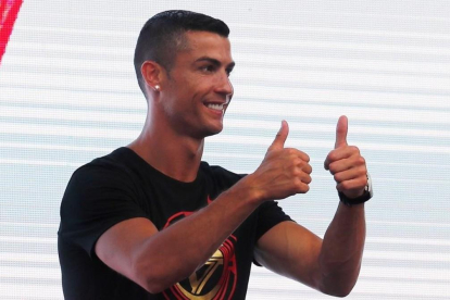 Ronaldo, durante su visita a China.-WU HONG / EFE