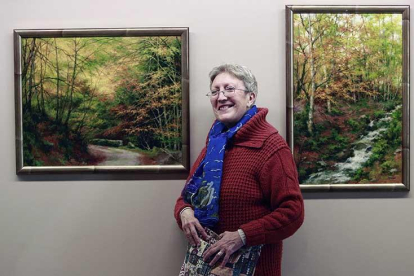 Milagros Casado lleva toda la vida frente al caballete y su obra llega por primera vez al Arco de Santa María (hasta el 30 de octubre).-Raúl Ochoa