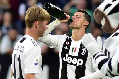 Cristiano Ronaldo celebra su primer scudetto.-