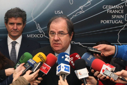l presidente de la Junta de Castilla y León, Juan Vicente Herrera,acompañado del Presidente de Gestamp, Francisco Riberas-Ical