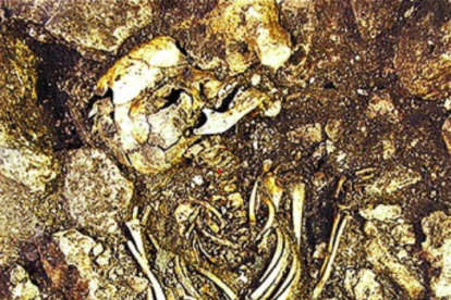 El enterramiento de un niño, que padeció numerosas enfermedades, se localizó en 2012. Tiene unos 5.500 años de antigüedad.