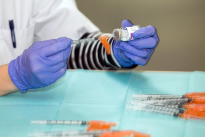 Burgos recibe 6.000 dosis de la vacuna de Pfizer-BioNTech para menores de 12 años. TOMÁS ALONSO