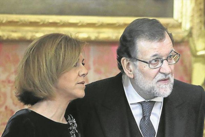 Cospedal y Rajoy, ayer, durante la celebración de la Pascua Militar.-J. J. RAMÍREZ / EFE