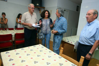La alcaldesa de Ponferrada, Gloria Fernández Merayo, durante su visita al Hogar del Transeúnte y Comedor Social de Ponferrada-Ical