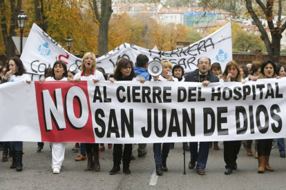Una de las manifestaciones contra el cierre del hospital.-Raúl G Ochoa