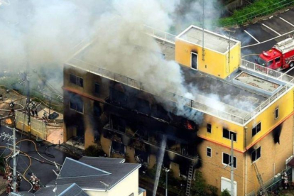 El presunto responsable del incendio, de unos 40 años, fue detenido por la policía.-NHK