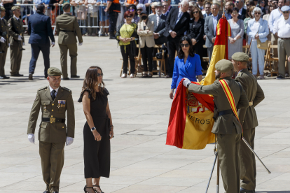 Celebración de la Jura de Bandera junto a la Catedral. SANTI OTERO