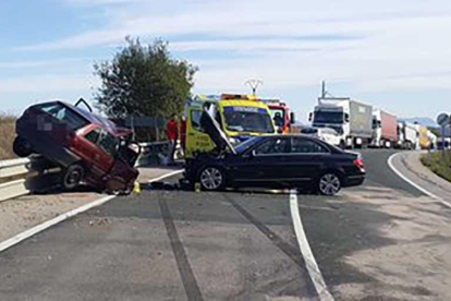 Imagen del accidente registrado ayer en Villafranca Montes de Oca.-BOMBEROS DE BURGOS