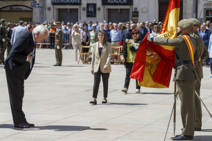 Celebración de la Jura de Bandera junto a la Catedral. SANTI OTERO
