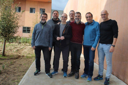 Fotografía de los políticos presos en la cárcel de Lledoners-OMNIUM CULTURAL