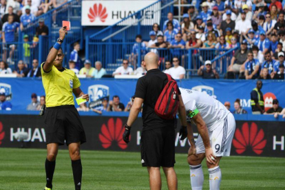 Zlatan Ibrahimovic ve la tarjeta roja en Montreal.-ERIC BOLTE (USA TODAY SPORTS)