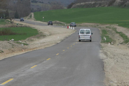 La carretera que une Villadiego y Villanueva de Argaño, cuando se paralizaron las obras.-RAÚL OCHOA