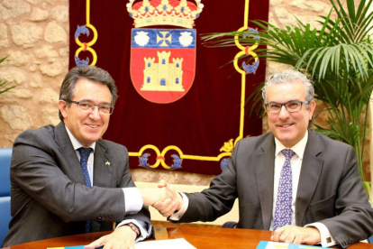 El rector Alfonso Murillo con con Aitor Aparicio, director del Creer.-ECB