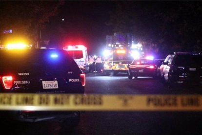 La policía de Fresno, California, resguarda la zona tras un tiroteo.-EUROPA PRESS