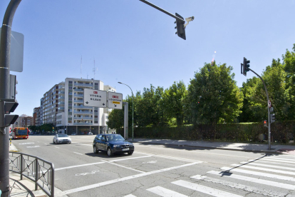 Imagen de la cámara de pruebas instalada en el semáforo de la calle Vitoria. ISRAEL L. MURILLO