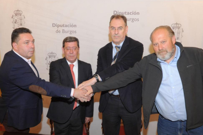 Pablo Dionisio Fraile, César Rico, Miguel Ángel Benavente y Ángel Citores ayer en la firma del acuerdo.-I. L.M.