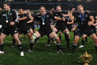 Los All Blacks y su famosa 'haka' de antes de los partidos.-AFP
