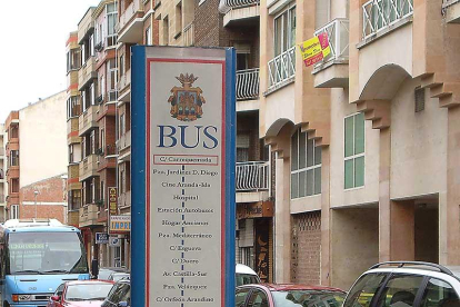 Parada de autobús en Aranda de Duero.-L.V.