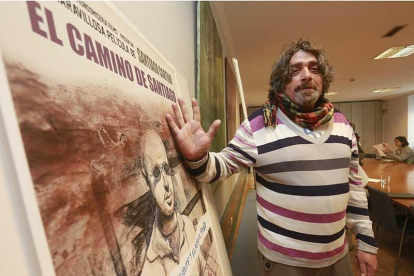 Santiago Cartujo, junto al cartel del largometraje, ayer durante la rueda de prensa.-Raúl Ochoa