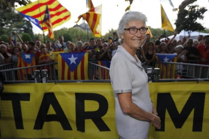 Muriel Casals tras aprobarse la Ley de Consultas en el Parlament en 2014.-JULIO CARBO