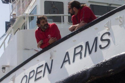 Oscar Camps, fundador y director de Pro Activa Open Arms, en su barco-/ QUIQUE GARCIA (EFE)