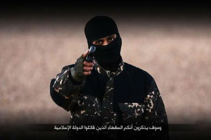 Un miembro del Estado Islámico amenaza al Reino Unido antes de la ejecución de cinco espías.-AFP