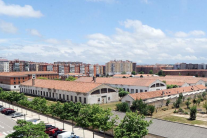 Vista actual del estado del Parque de Artillería desde la calle Severo Ochoa.-ISRAEL L. MURILLO