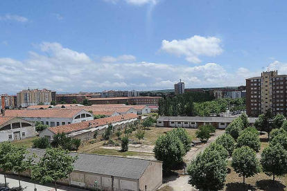 La subasta afecta a 48.000 metros cuadrados del cuartel.-ISRAEL L. MURILLO
