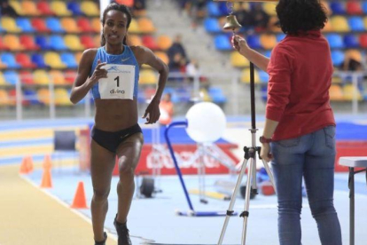 Genzebe Dibaba, en la carrera de 3.000 metros del 2016 en Sabadell.-FERRAN NADEU