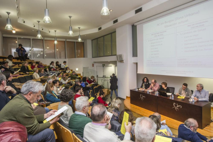 Los miembros de la junta de personal se citaron ayer en el Colegio de Médicos.-ISRAEL L. MURILLO