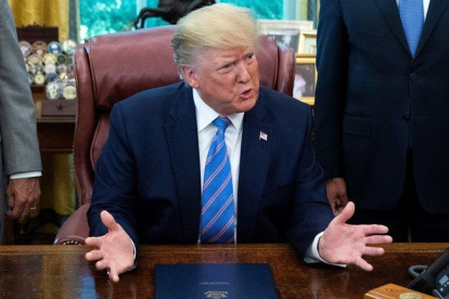 El presidente de los Estados Unidos, Donald Trump, en la Oficina Oval en la Casa Blanca.-EFE / EPA