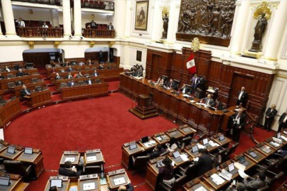 El presidente de Perú, Martín Vizcarra, ha ordenado la disolución del Congreso.-EFE