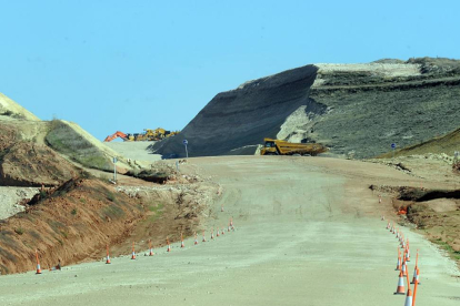 Obras de la vía de alta velocidad a su paso por Estépar, el tramo que acumula más retrasos.-ISRAEL L. MURILLO