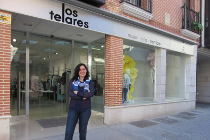 Una de las dos empleadas de Los Telares, quienes llevan tres meses sin cobrar.-ECB