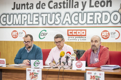 Rueda de prensa conjunta de CCOO, CSIF y UGT; esta mañana, en Burgos.-SANTI OTERO