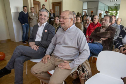 Luis Garicano (izquierda) junto al candidato a encabezar la lista de Cs a la Junta, Francisco Igea.-SANTI OTERO