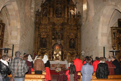Interior de la iglesia de San Cosme y San Damián durante un acto religioso.-G.G.