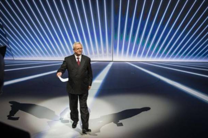 El primer ejecutivo de Volkswagen, Martin Winterkorn, en el salón del automóvil en Fráncfort este septiembre.-AFP PHOTO / ODD ANDERSEN