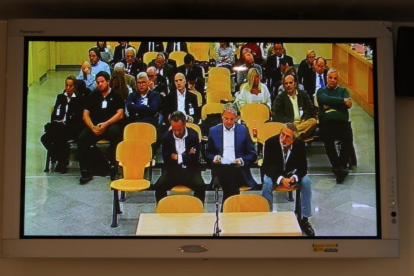 Vista de un monitor de la sala de prensa de la Audiencia Nacional donde las fiscales emiten hoy su informe en el caso Gürtel.-JJGUILLEN (EFE)